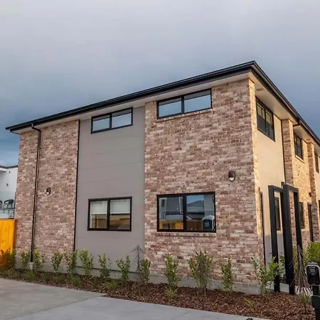Close To Arena And One Kilometer From Railway Station Onsite Ev Car Park Christchurch Exterior photo